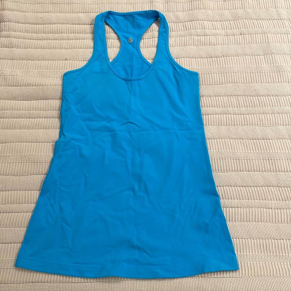 Lululemon workout top in excellent condition